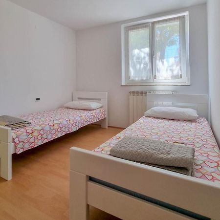 Ena Apartment Новиград Екстериор снимка