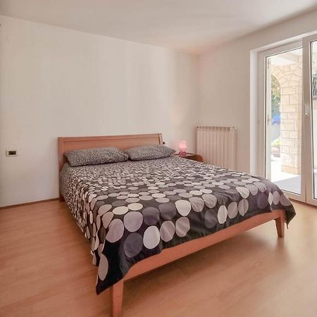 Ena Apartment Новиград Екстериор снимка