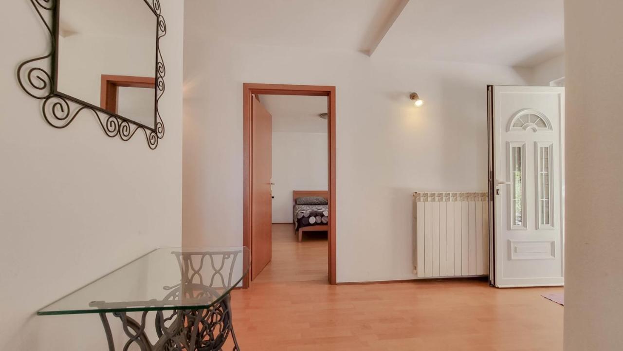 Ena Apartment Новиград Екстериор снимка