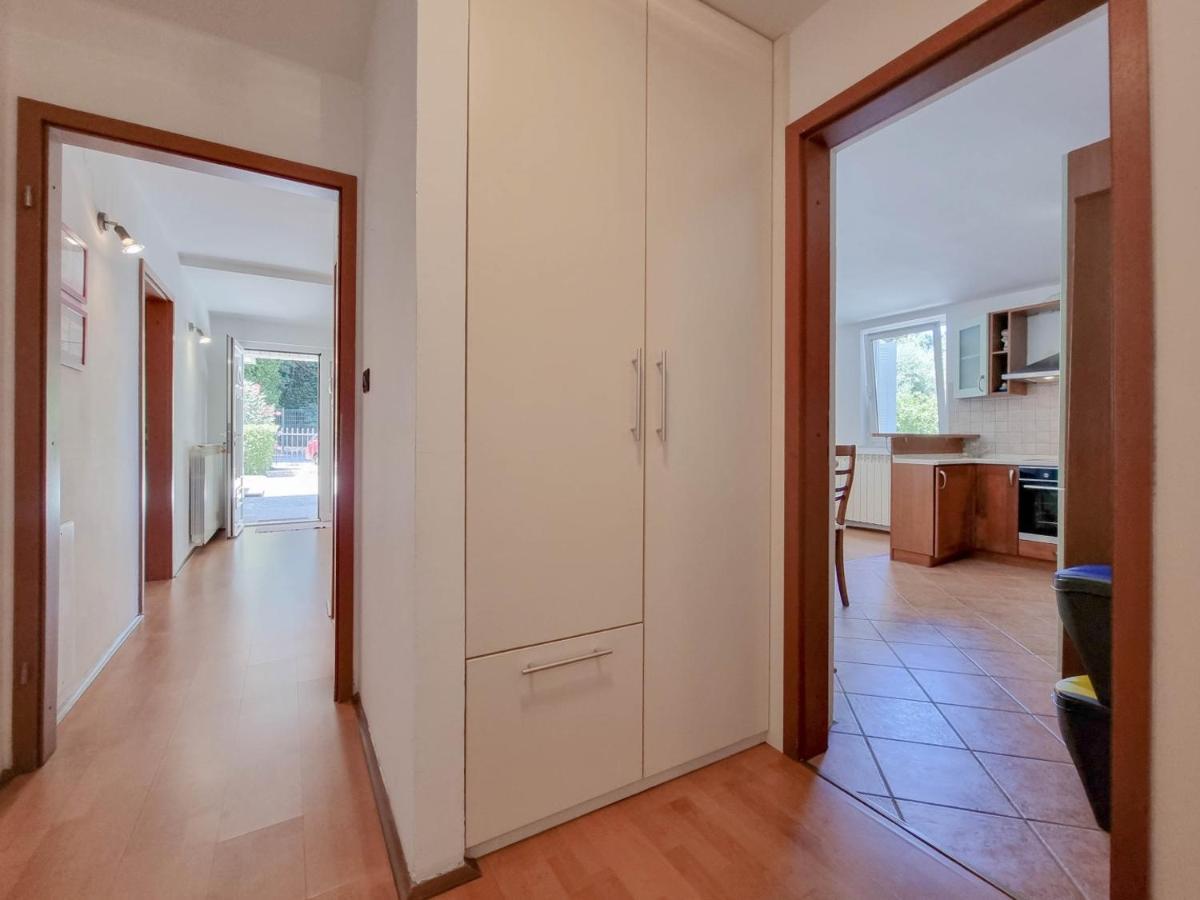 Ena Apartment Новиград Екстериор снимка