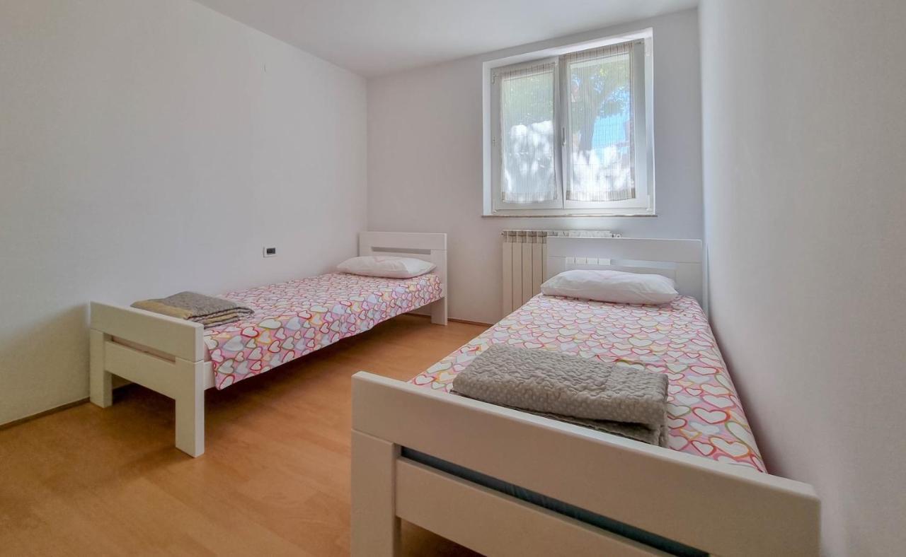 Ena Apartment Новиград Екстериор снимка