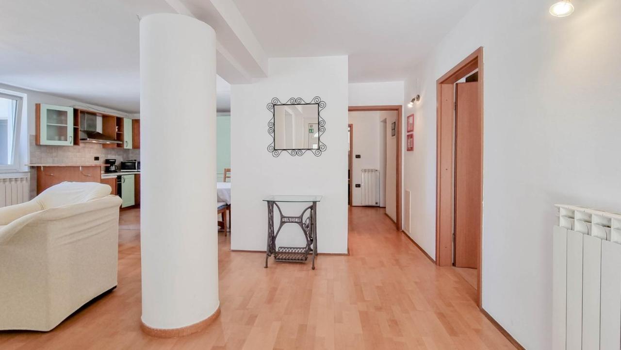 Ena Apartment Новиград Екстериор снимка