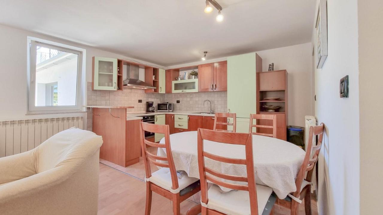 Ena Apartment Новиград Екстериор снимка