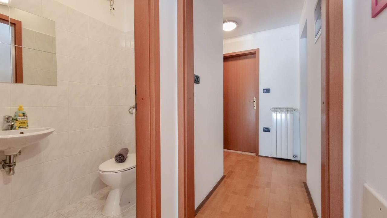 Ena Apartment Новиград Екстериор снимка