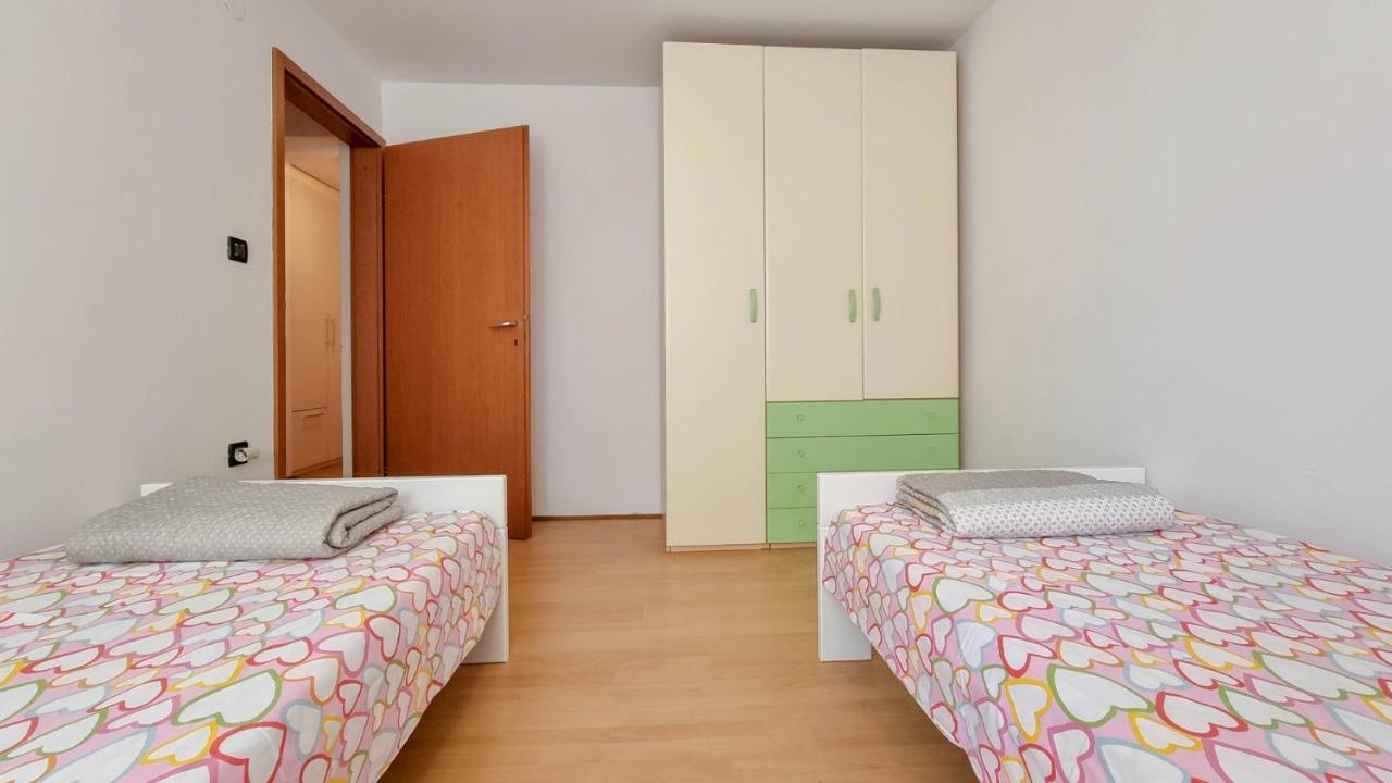 Ena Apartment Новиград Екстериор снимка