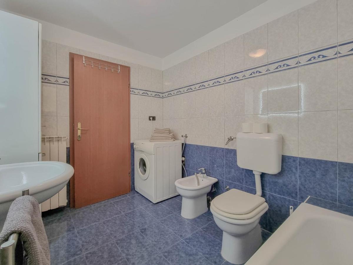 Ena Apartment Новиград Екстериор снимка