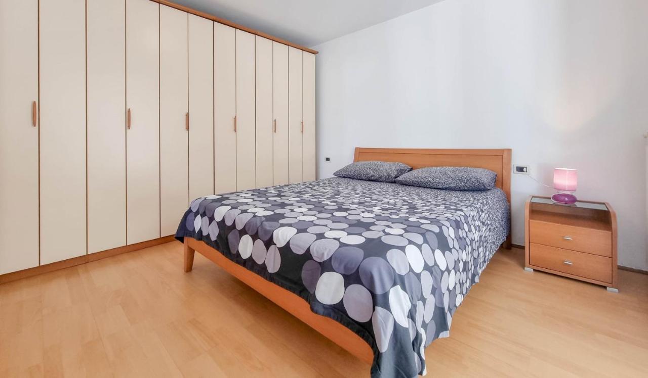Ena Apartment Новиград Екстериор снимка