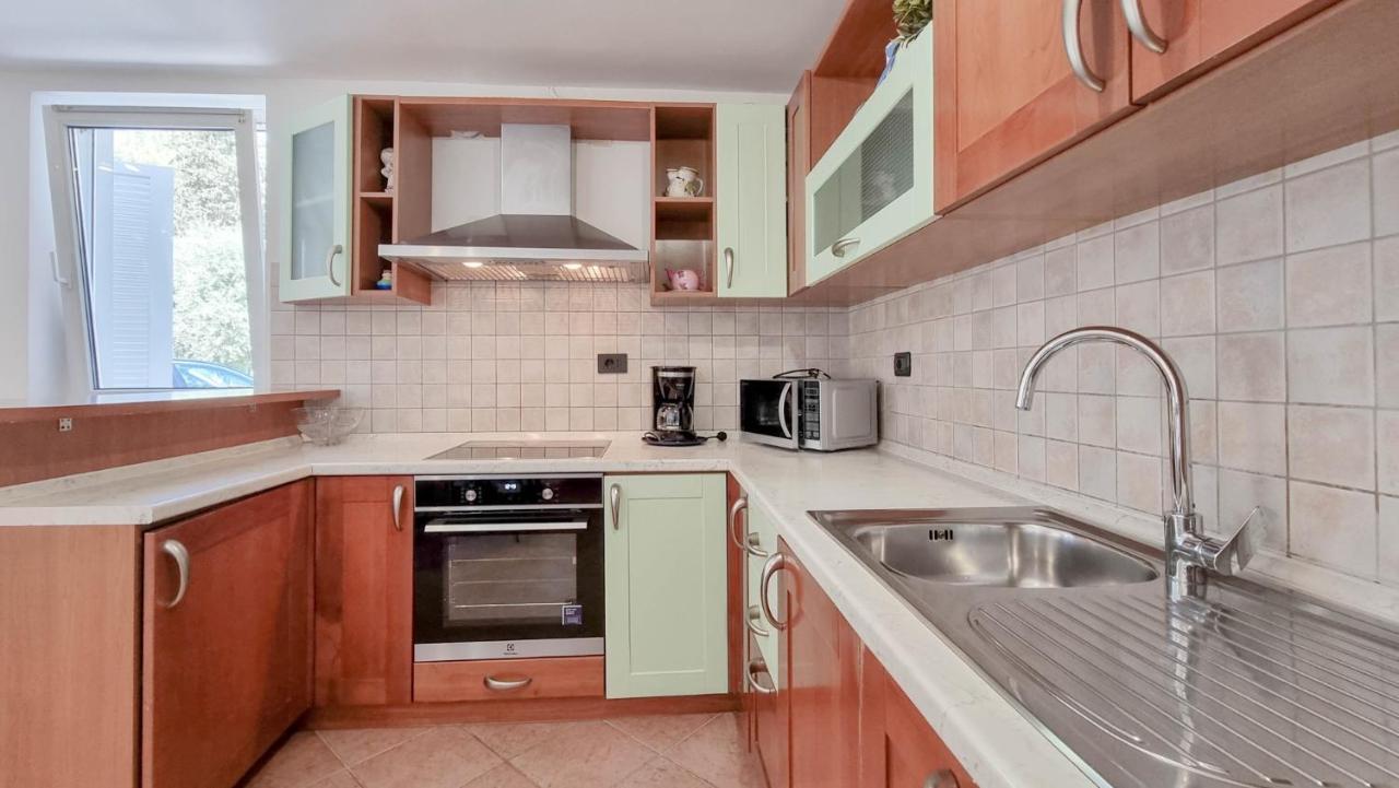 Ena Apartment Новиград Екстериор снимка