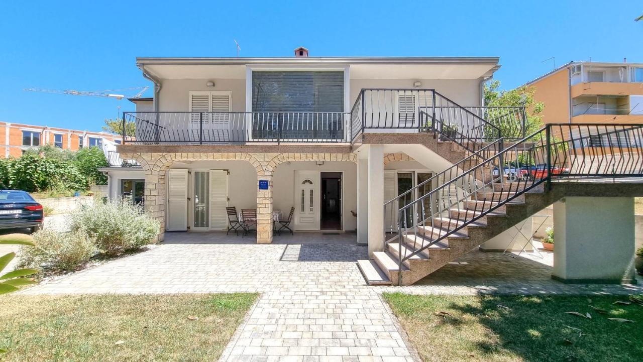 Ena Apartment Новиград Екстериор снимка